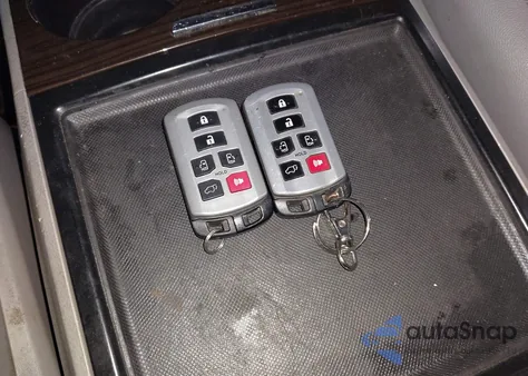 2019 Toyota Sienna Xle 7 Passenger z USA, uszkodzony, nr VIN 5TDDZ3DC9KS215843